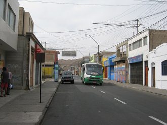 Calle 21 de Mayo, bus verde