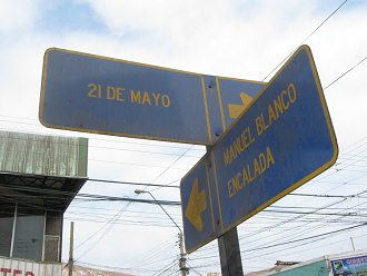 Strassenschilder der Strasse des 21. Mai
                        und der Manuel-Blanco-Encalada-Strasse