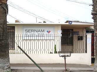 Avenida 18 de Septiembre, el servicio
                            nacional de la mujer SERNAM