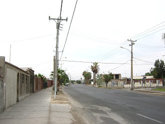 18.-September-Allee in Arica, nun ohne
                        Palmen