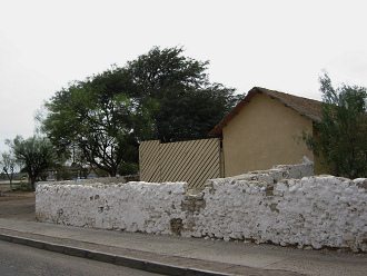 Pueblo artesanal de Arica,
                                    muro