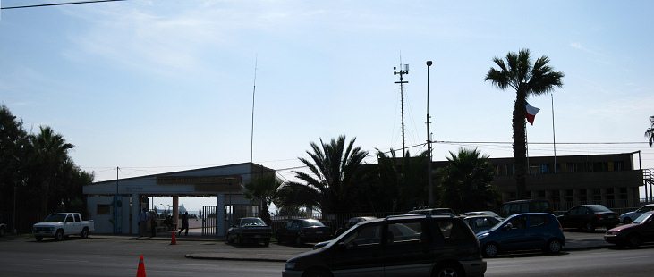 Velasquezallee, der Sitz der
                              Regionalregierung von Arica-Parinacota,
                              Panorama