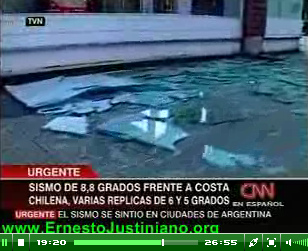 Fensterscheiben auf
                        dem Trottoir nach dem Erdbeben vom 27.2.2010 in
                        Chile [72]