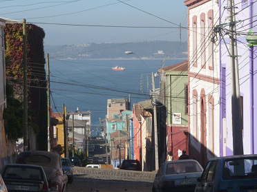 Eine steile Strasse, normal in
                          Valparaiso