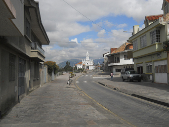 Ein Abschnitt der Calle Larga in Cuenca in
                  Ecuador