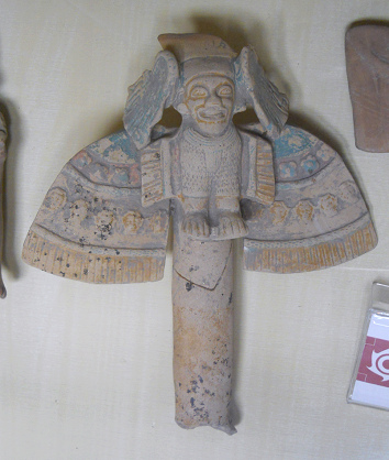 winged god of Jama Coaque culture 01 with 4 wings
                  (2 on the back and 2 on the ears)