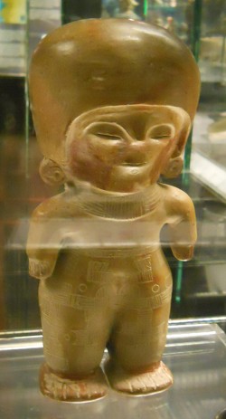 Chorrera culture (Ecuador), extraterrestrial
                  astronaut god with helmet and short arms 1