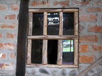 Ein Holzfenster