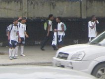 Guayaquil, otros alumnos en uniformes
                            escolares (primer plano)