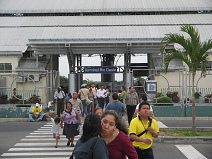 Guayaquil, el "Terminal Ro
                          Daule" del sistema Metrova, la entrada