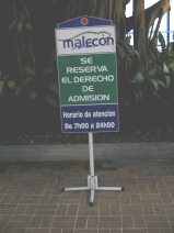 Guayaquil, Promenade 2000, Tafel mit den
                        ffnungszeiten von 7 bis 24 Uhr