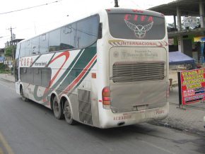 Naranjal, el gran bus de la empresa CIFA,
                          revs