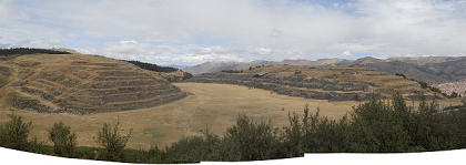Cusco
                        Sacsayhuamn: Die Aussicht auf Sacsayhuamn vom
                        kleinen Steinbruch aus, Panorama