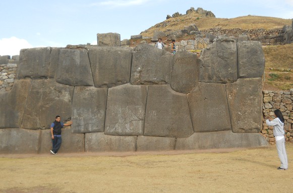 Cusco Sacsayhuamn, Basismauern Teil 1: Unvollstndige Gigamauer 02 - Nahaufnahme