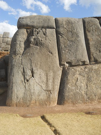 Cusco Sacsayhuamn, Mauer mit geschnittenen Steine, Detail 9
