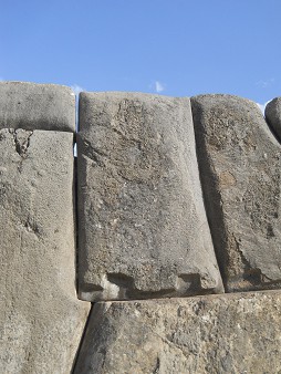 Cusco Sacsayhuamn, Mauer mit geschnittenen Steine, Detail 10