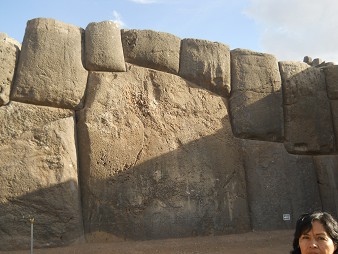 Cusco Sacsayhuamn, Mauer mit geschnittenen Steinen, Detail 25