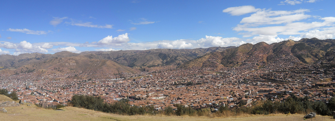 Sacsayhuamn (Cusco), vierte Terrassenstufe, Sicht auf Cusco, Panoramafoto