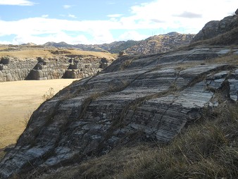 Sacsayhuamn (Cusco), the flattened hill 04