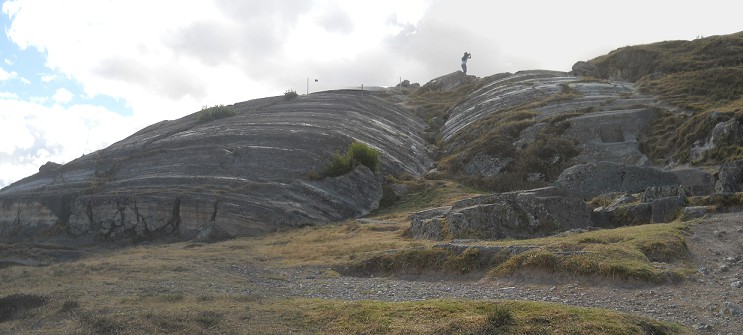 Sacsayhuamn (Cusco), the flattened hill in big bows, panorama