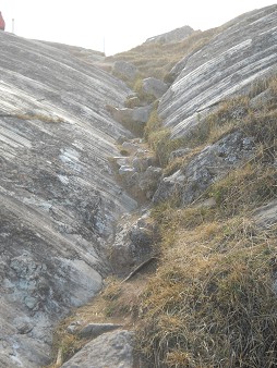 Sacsayhuamn (Cusco), die grossen Bgen der abgeflachten Felsen auf dem abgeflachten Hgel 04