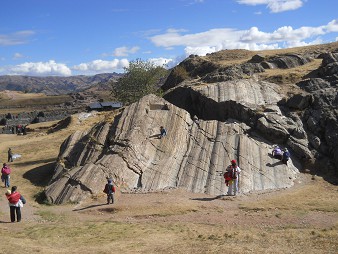 Sacsayhuamn (Cusco), Rutschbahnen 03