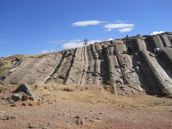 Sacsayhuamn (Cusco), toboganes 07