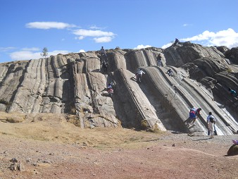 Sacsayhuamn (Cusco), toboganes 08