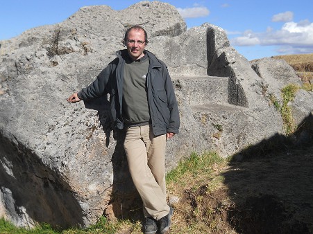 Sacsayhuamn (Cusco), grosser Steinbruch, noch ein Mehrfachthron - mit Michael Palomino