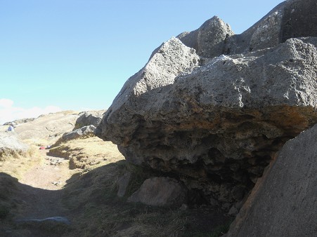 Sacsayhuamn (Cusco), grosser Steinbruch, geschmolzener Stein