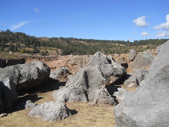 Cusco Sacsayhuamn 10, Chaosbereich, gewellte, geschmolzene Steine 02