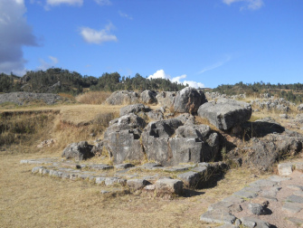 Cusco Sacsayhuamn: Das Amphitheater mit einem Chaos und Thronen 01
