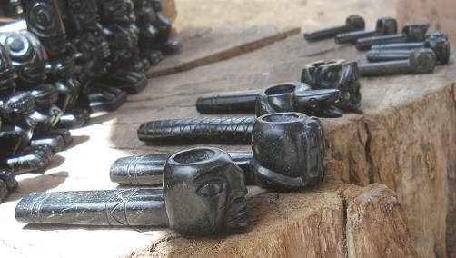 Handicraft workshop in
                    Cusco Sacsayhuamn, black pipes 02 - zoom