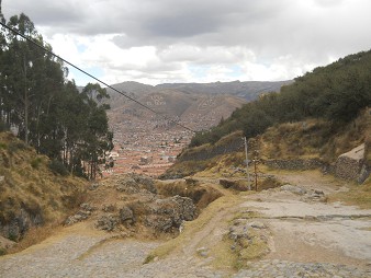Cusco Sacsayhuamn 16: Der Weg zurck nach Cusco, die Strasse ist blockiert