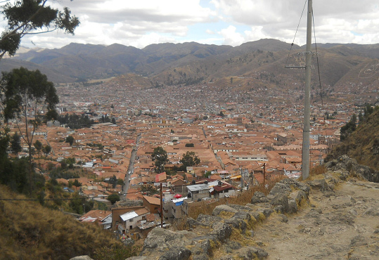 Cusco Sacsayhuamn 16: Der Weg
              zurck nach Cusco, Sicht auf Cusco 01