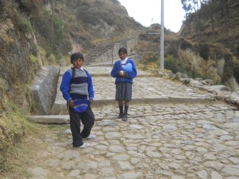 Cusco Sacsayhuamn 16: Der Weg zurck nach Cusco, Kinder aus Cusco