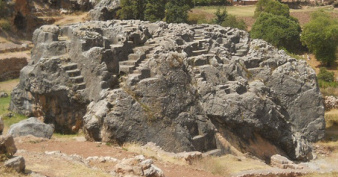 Cusco Sacsayhuamn 9-2: La roca de escaleras
                      y tronos "Chinchana grande"