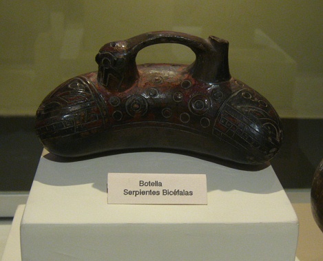 Schlangen-Keramikflasche der
                  Paracas-Kultur