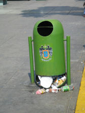 Parque central de Jess Mara, cubo de
                        basura defecto