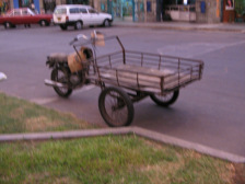 Avenida Urteaga, transporte de moto
                        (lamentablemente mal)