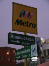 Seales de trfico al cruzamiento avenida
                      Republica Dominicana - Avenida Huamachuco