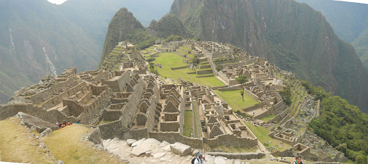 Sicht auf die Ruinen von Machu Picchu, Panoramafoto