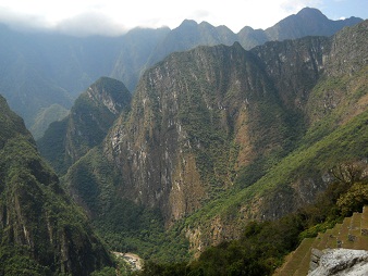 Sicht von Machu Picchu auf andere Berge und auf das Urubamba-Tal