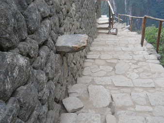 Ein Mauervorsprung an einer der Mauern von Machu Picchu - der Mauervorsprung, Nahaufnahme