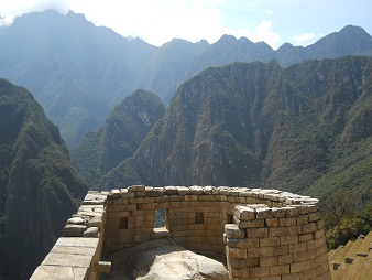 Machu Picchu, die Sicht auf den Sonnentempel von oben 1