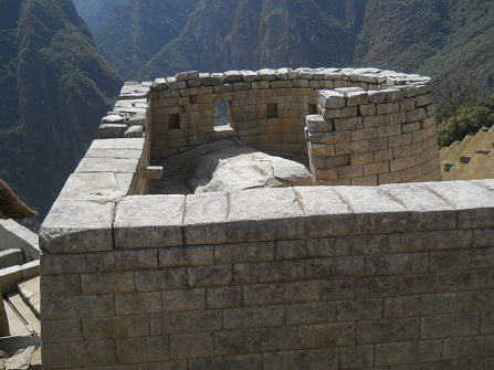 Machu Picchu, die Sicht auf den Sonnentempel von oben 2