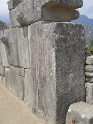 Tempel zu den 3 Fenstern: Die rechte Seitenmauer, Nahaufnahmen 2