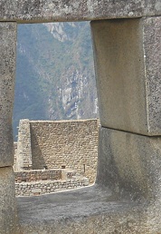 Tempel zu den 3 Fenstern: Die
                    Aussicht durch die Fenster 4