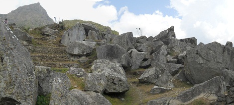 Der grosse Steinbruch von Machu Picchu, das Steinechaos, Panoramafoto