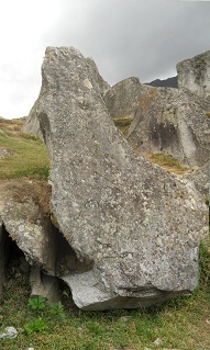 Der grosse Steinbruch von Machu Picchu: Grosser, gescnittener Stein mit flacher Flche